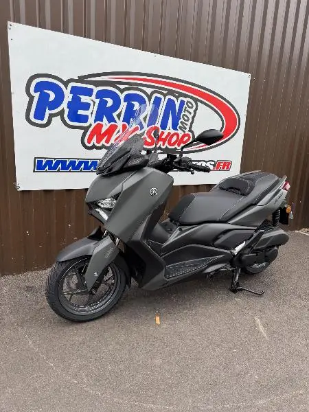 XMAX 125