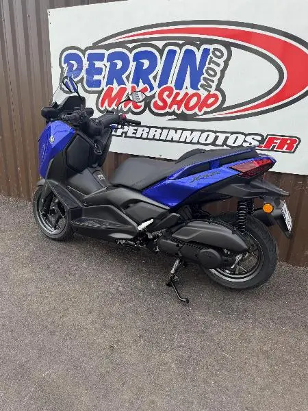 XMAX 125