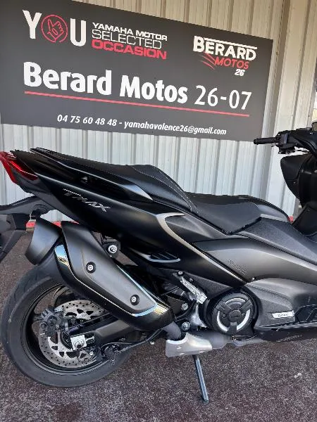 XP TMAX 560