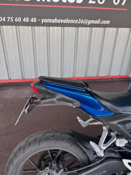 CB 125  R