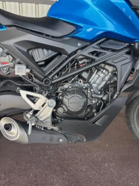 CB 125  R