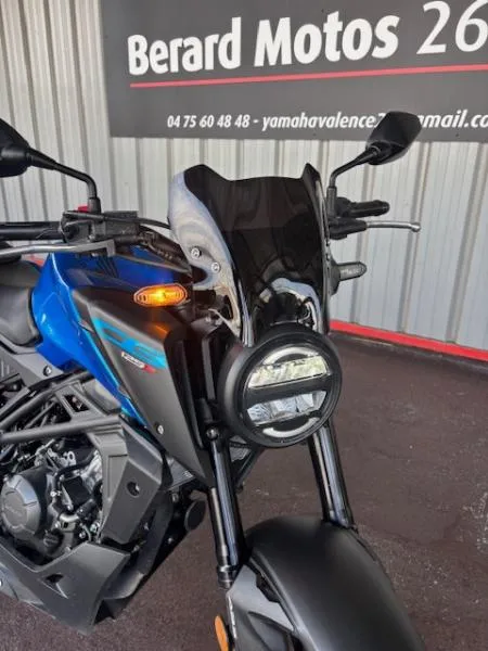 CB 125  R