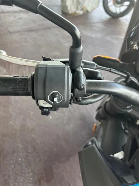CB 125  R