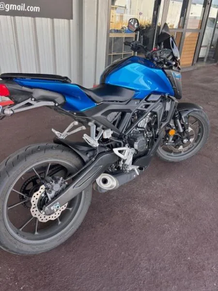 CB 125  R