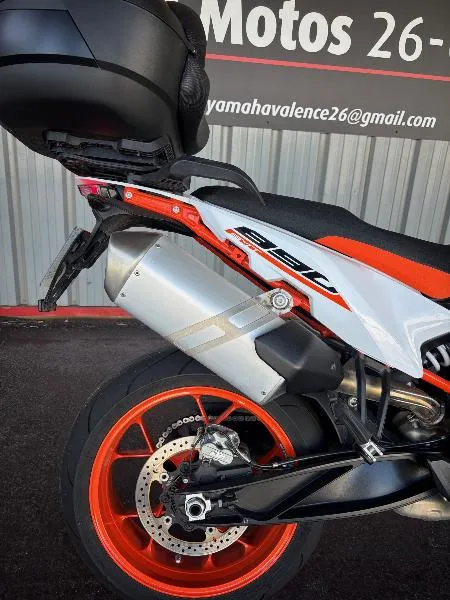 890 SMT