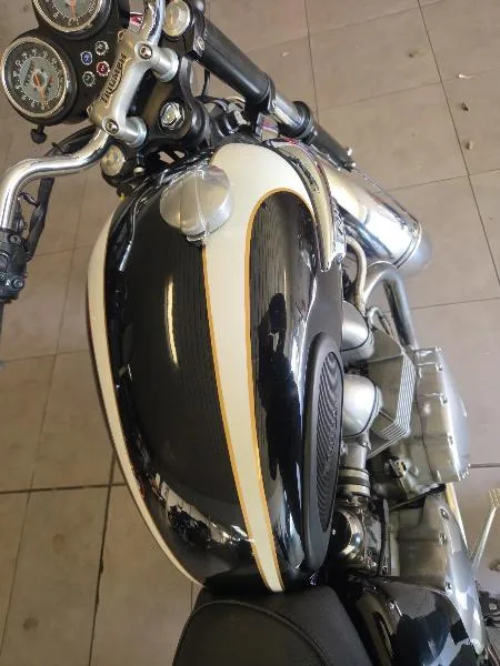 BONNEVILLE 865 T100