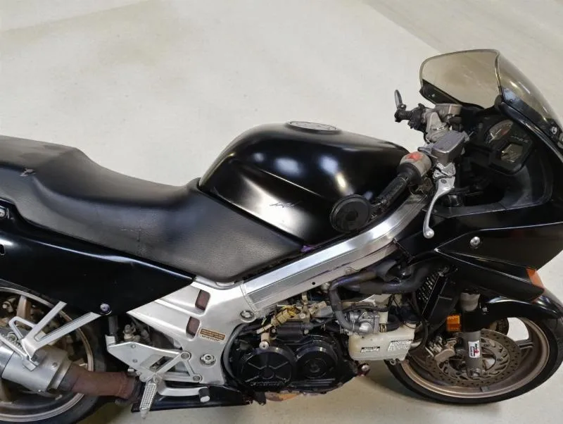 VFR 750 F