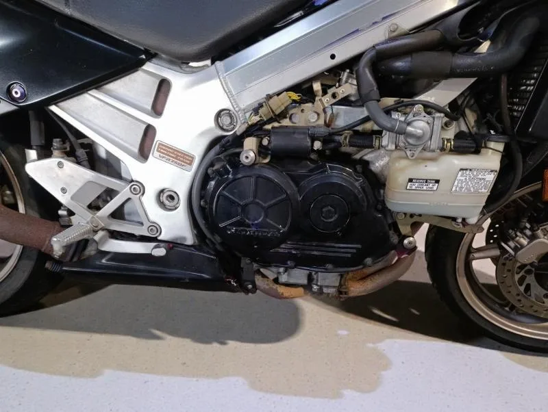 VFR 750 F