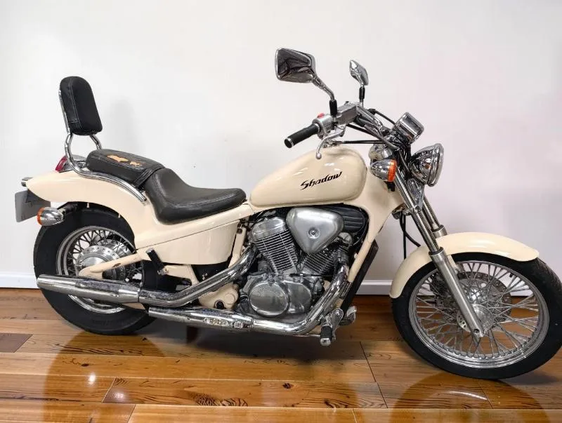 VT SHADOW 600