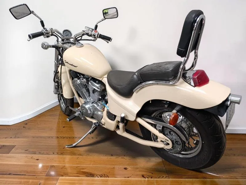 VT SHADOW 600