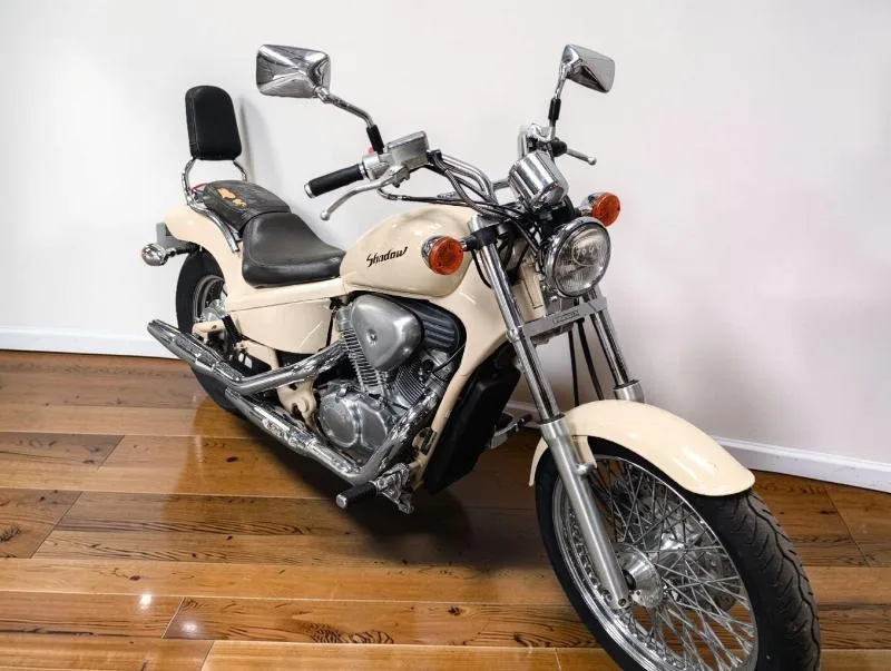 VT SHADOW 600