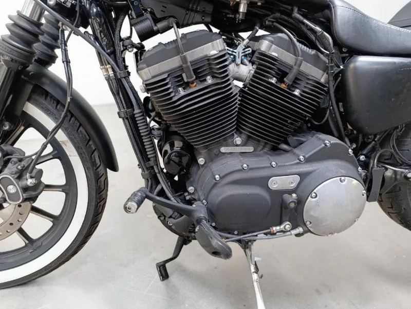 SPORTSTER 883