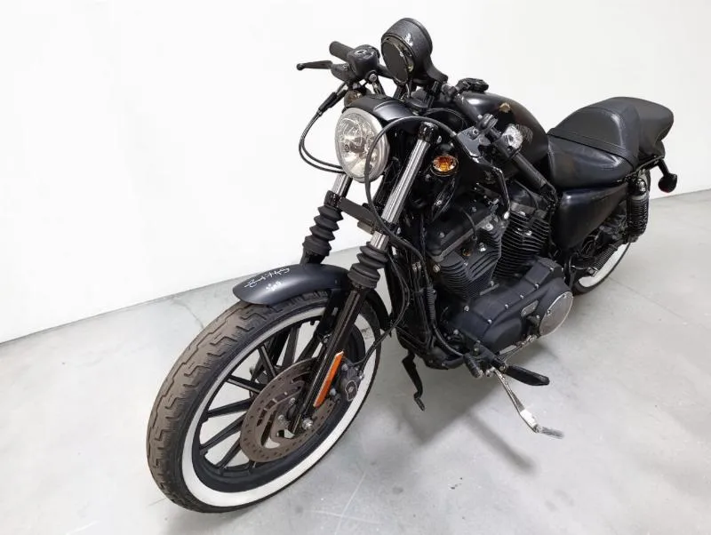 SPORTSTER 883