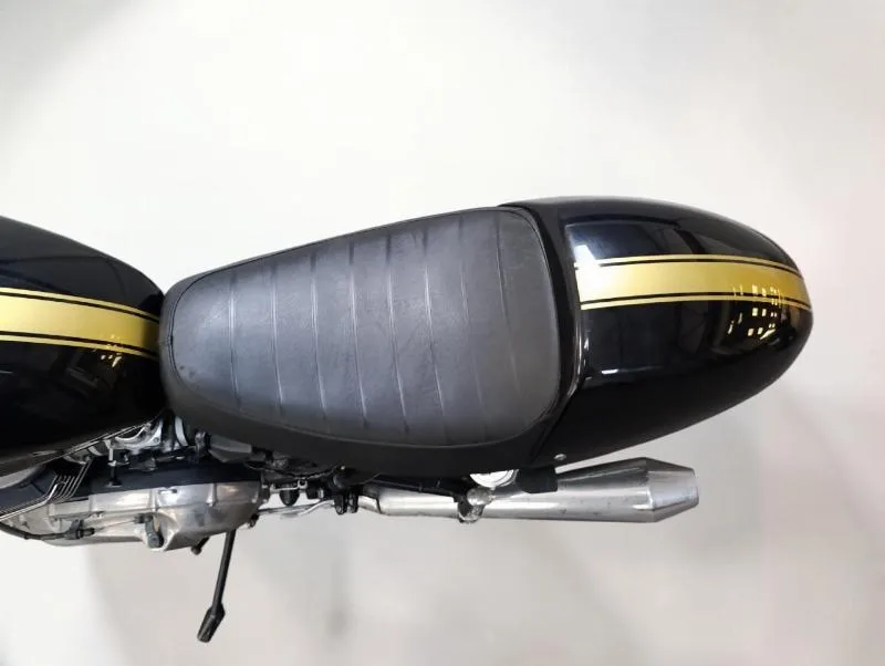 THRUXTON 900