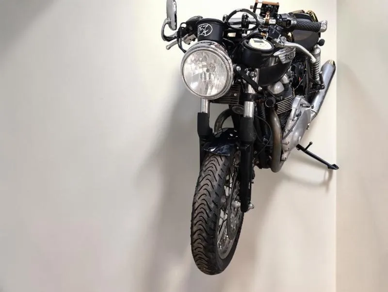 THRUXTON 900