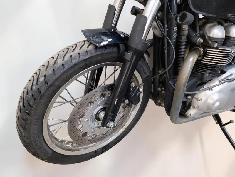 THRUXTON 900