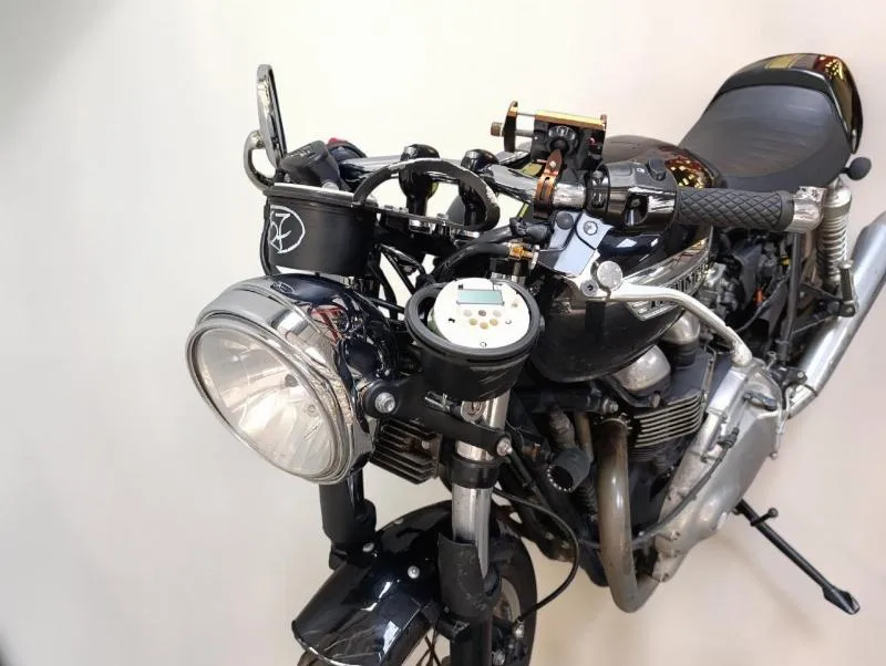 THRUXTON 900