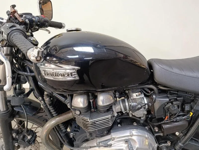 THRUXTON 900