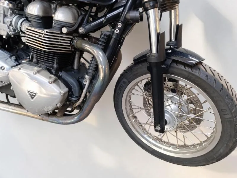THRUXTON 900