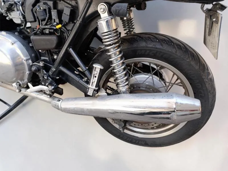 THRUXTON 900