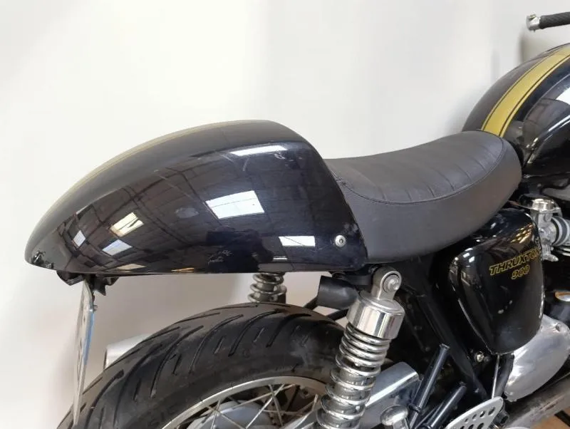 THRUXTON 900