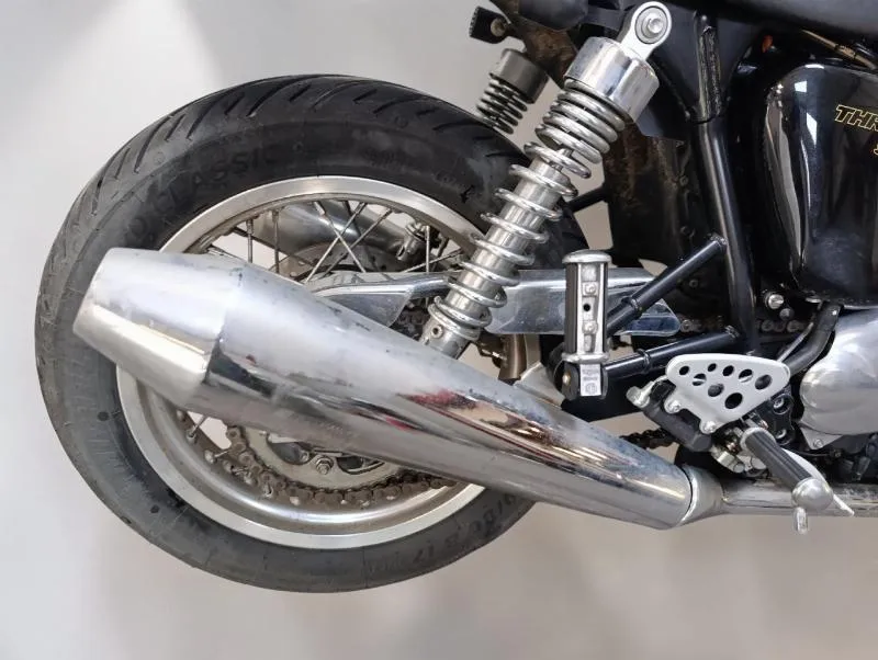 THRUXTON 900