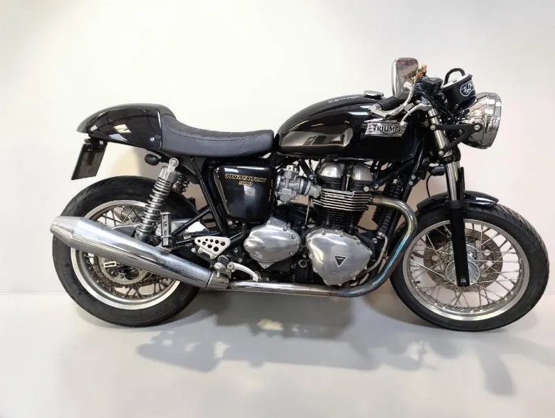THRUXTON 900