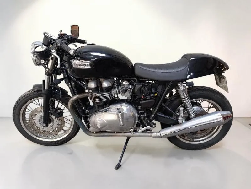 THRUXTON 900