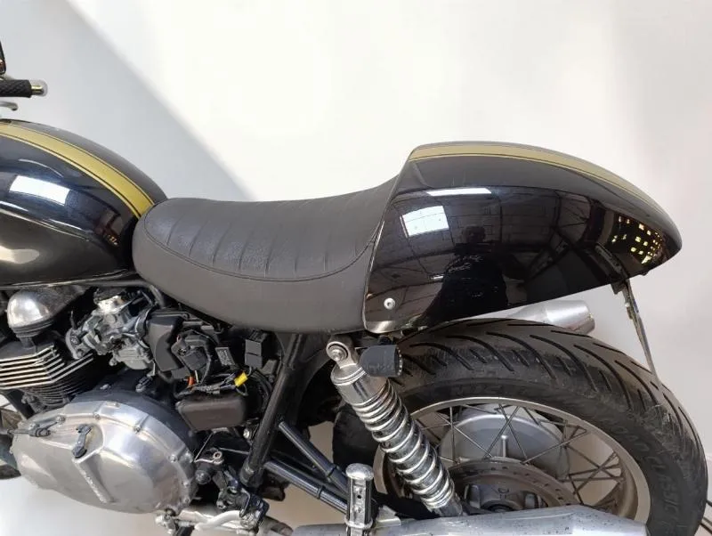 THRUXTON 900