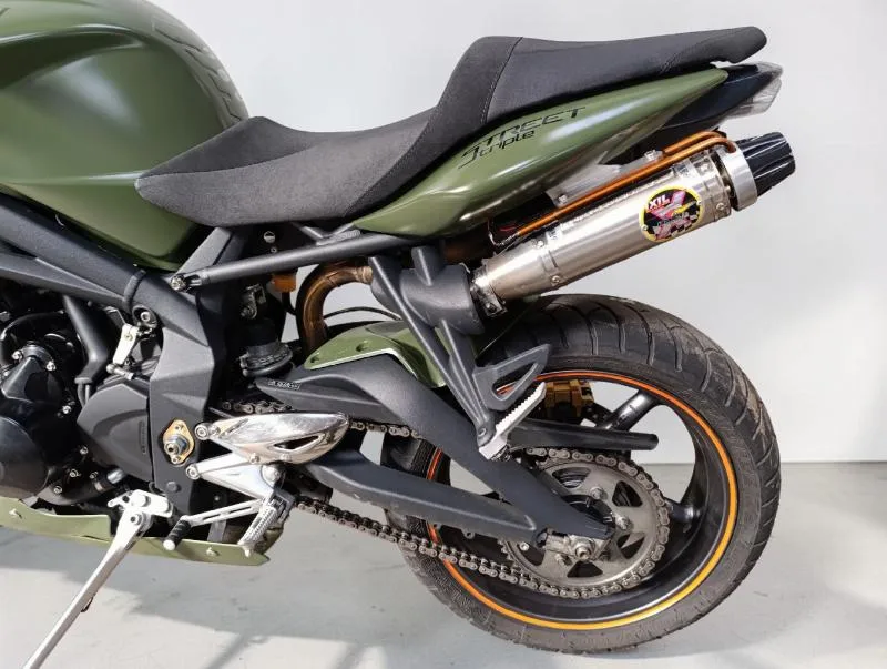 STREET TRIPLE 675