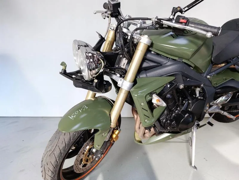 STREET TRIPLE 675