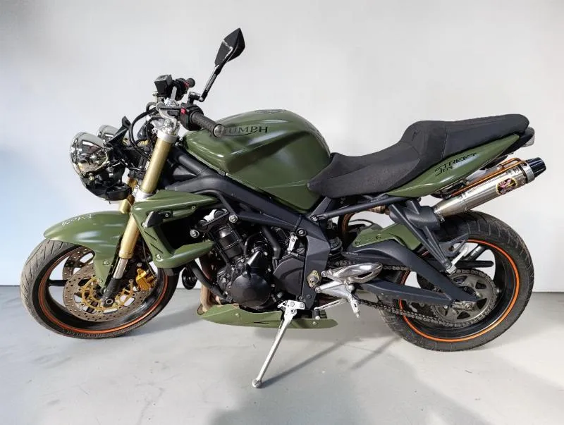 STREET TRIPLE 675