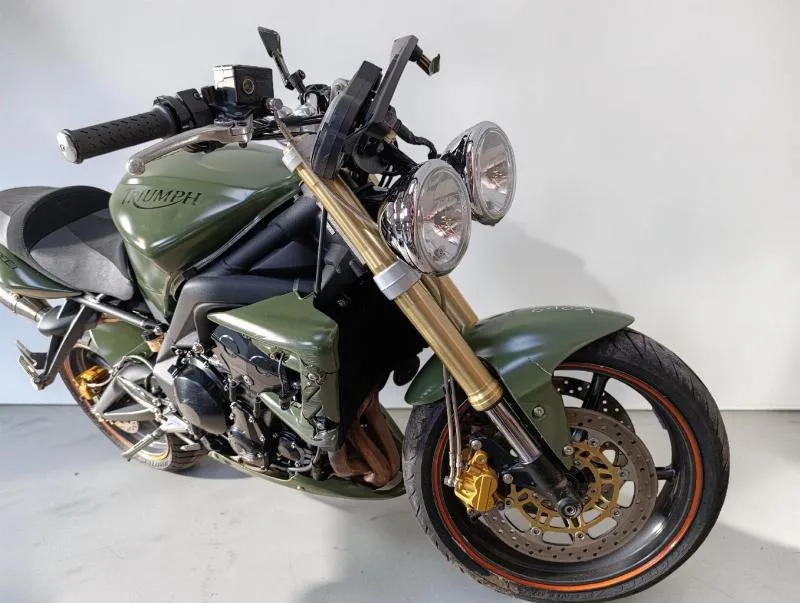 STREET TRIPLE 675