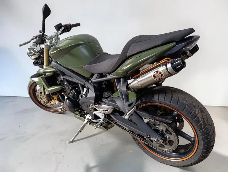 STREET TRIPLE 675