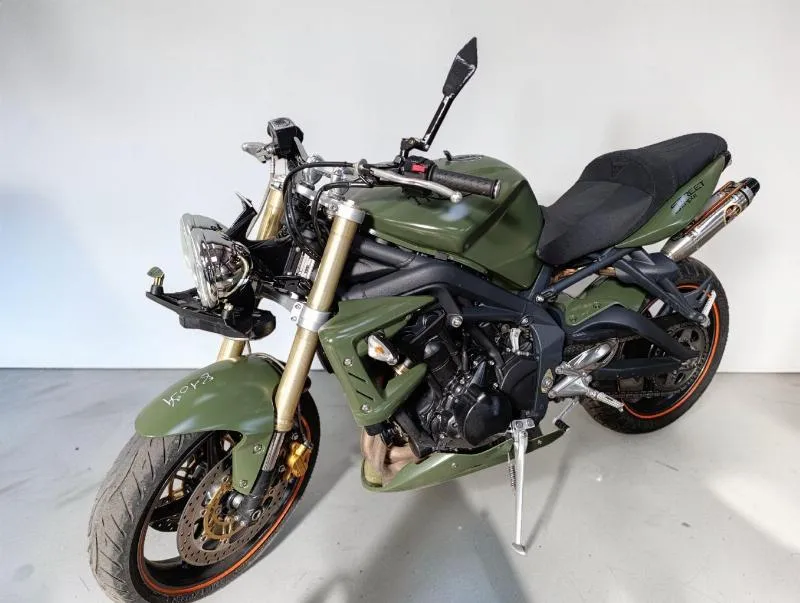 STREET TRIPLE 675