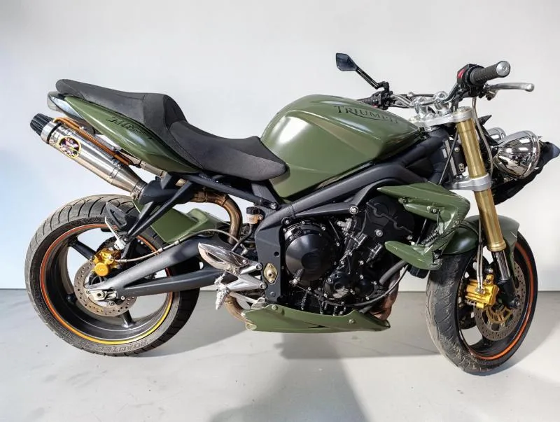 STREET TRIPLE 675