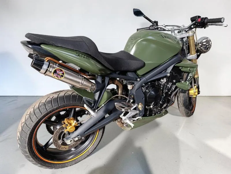 STREET TRIPLE 675