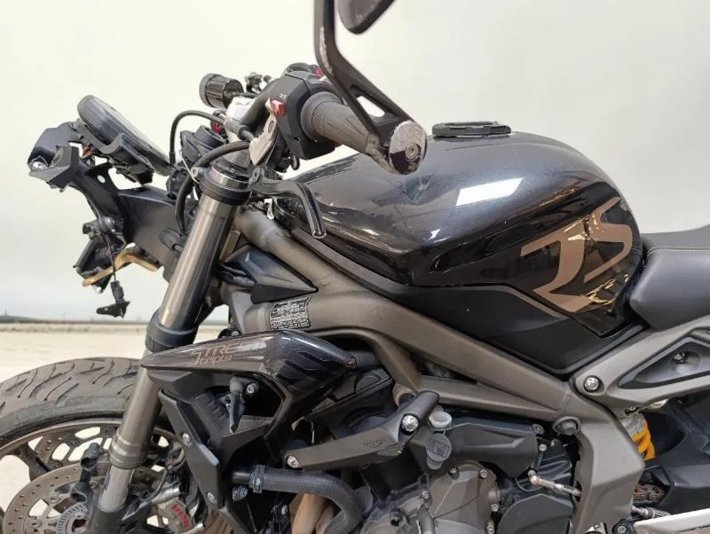 STREET TRIPLE 765 RS