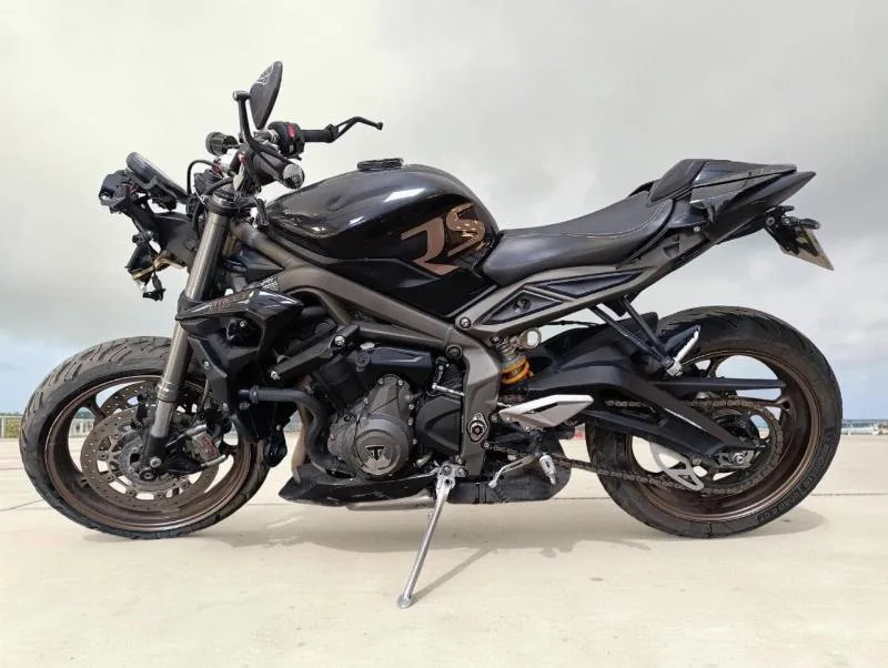 STREET TRIPLE 765 RS