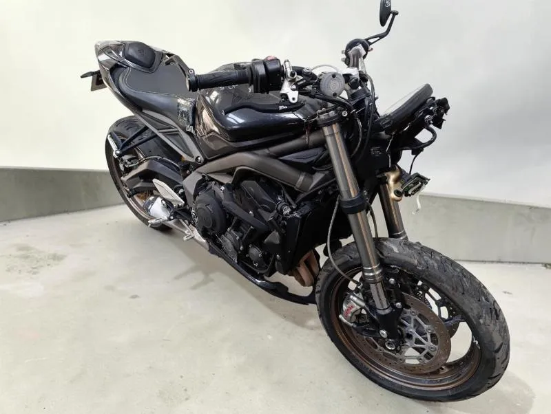 STREET TRIPLE 765 RS