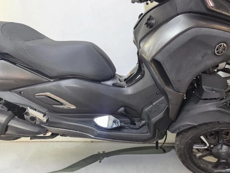 TRICITY 300