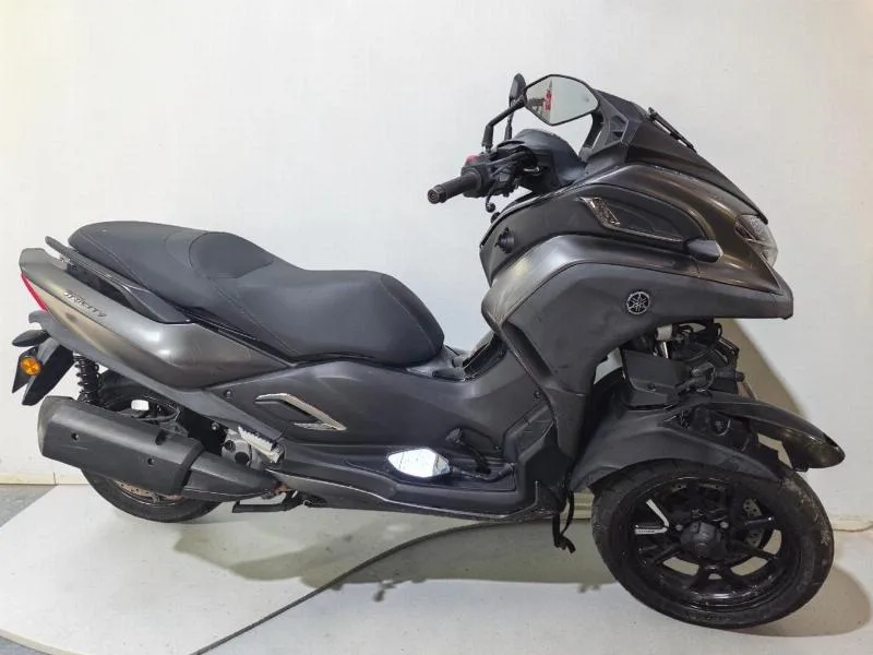 TRICITY 300