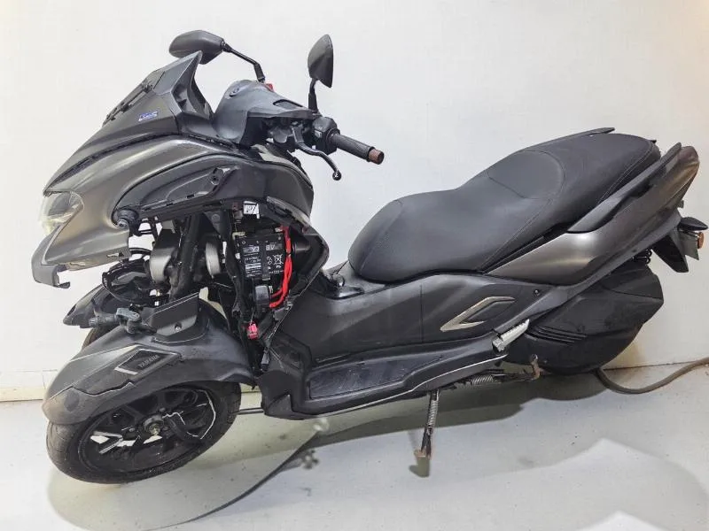 TRICITY 300