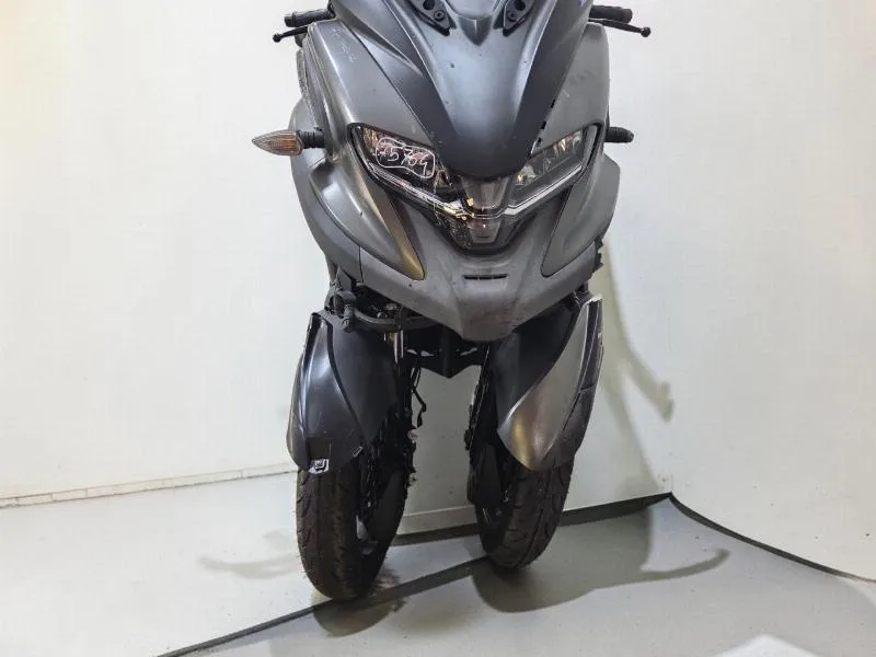 TRICITY 300