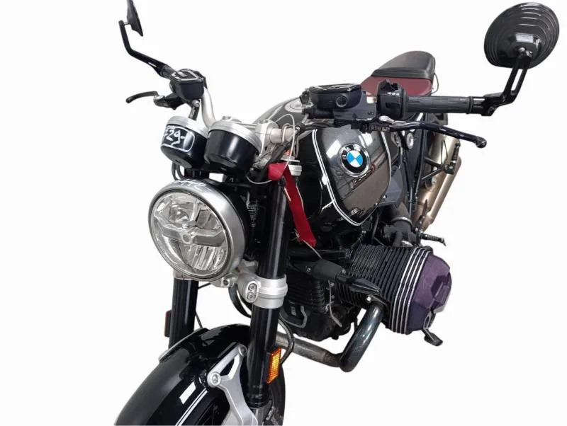 R NineT