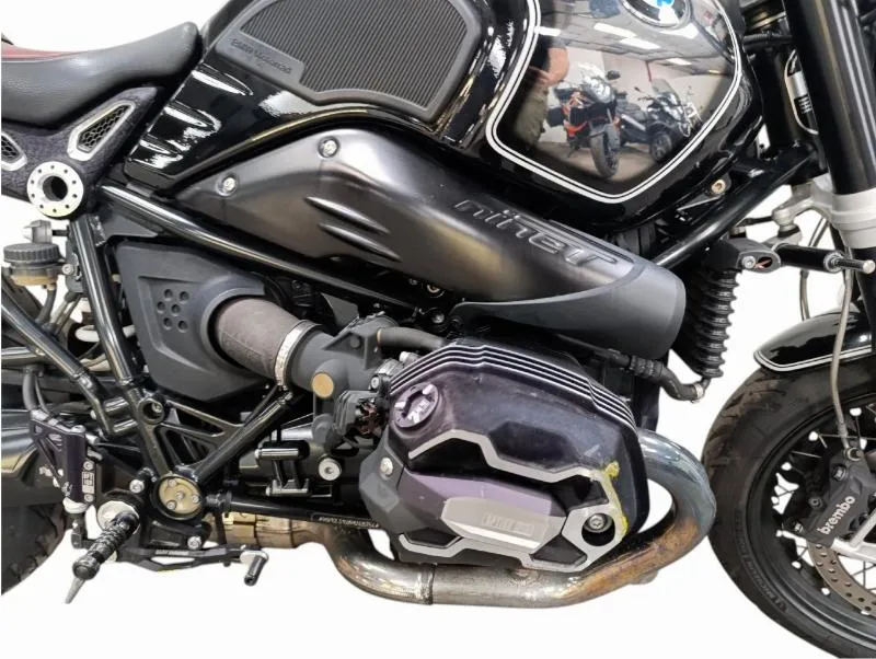 R NineT