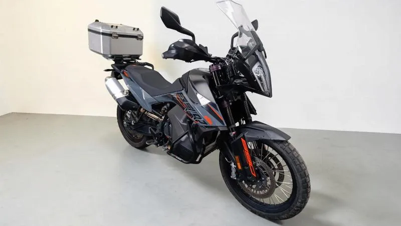 890 ADVENTURE