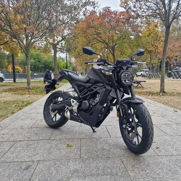 CB 125 R