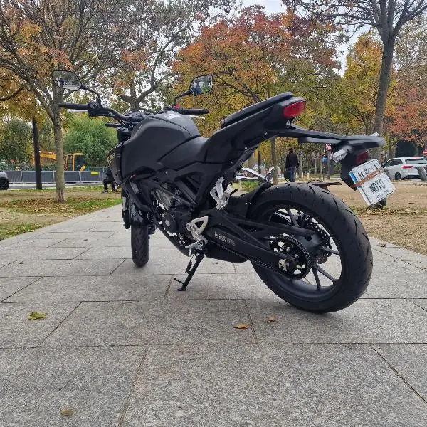CB 125 R