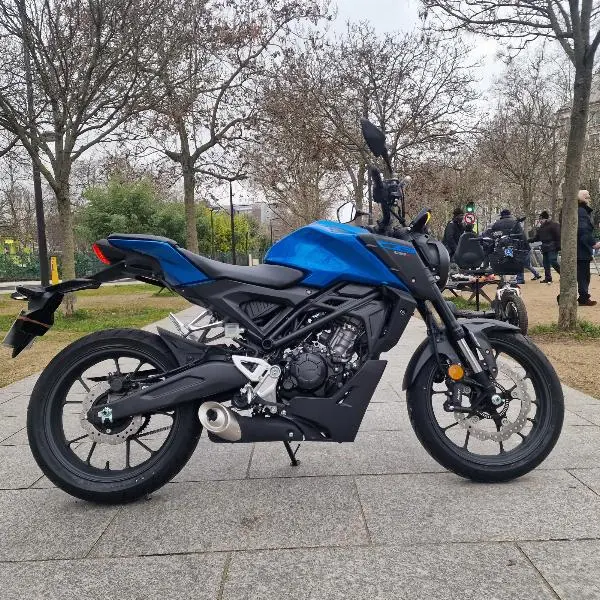 CB 125  R
